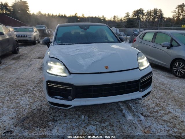 Porsche Cayenne E-hybrid Coupe Turbo S Image 2