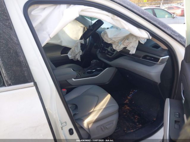 Toyota Highlander Hybrid Xle Image 16