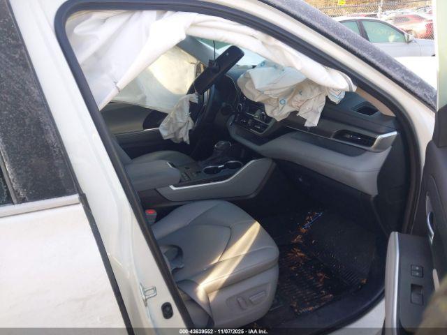 Toyota Highlander Hybrid Xle Image 16