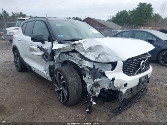Volvo XC40 T5 R-design Image 1