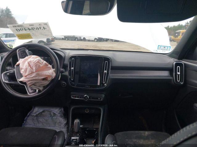 Volvo XC40 T5 R-design Image 11