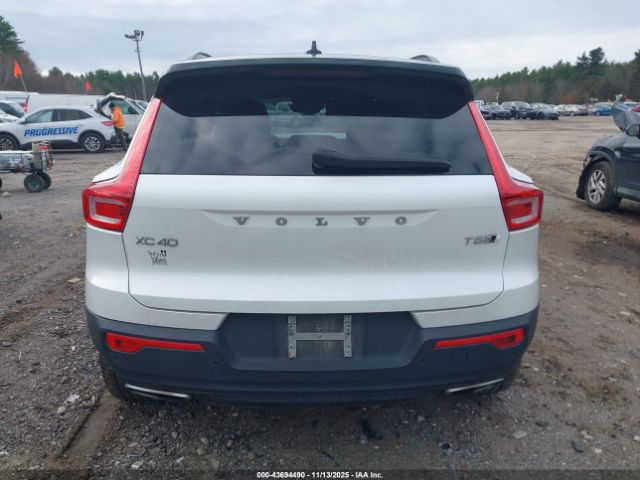 Volvo XC40 T5 R-design Image 9