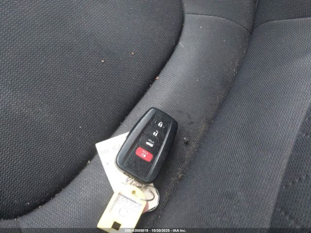 Toyota Corolla Hybrid Le Image 10