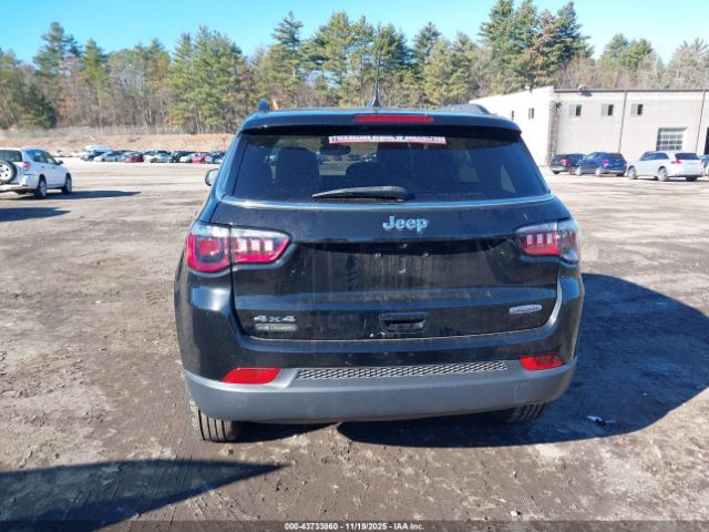 Jeep Compass Latitude 4x4 Image 2