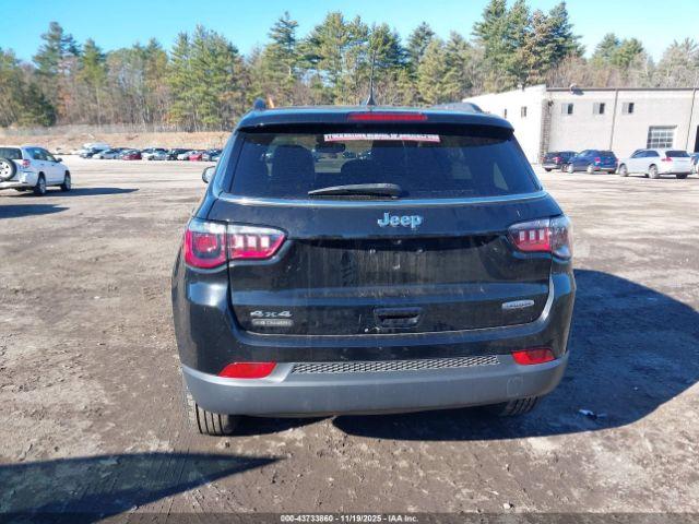 Jeep Compass Latitude 4x4 Image 2