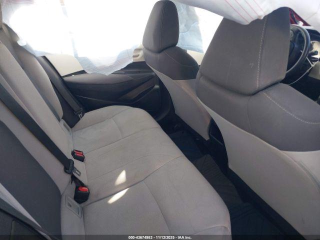 Toyota Corolla Le Image 9