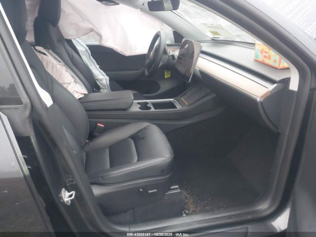 Tesla Model Y Long Range Dual Motor All-wheel Drive Image 5