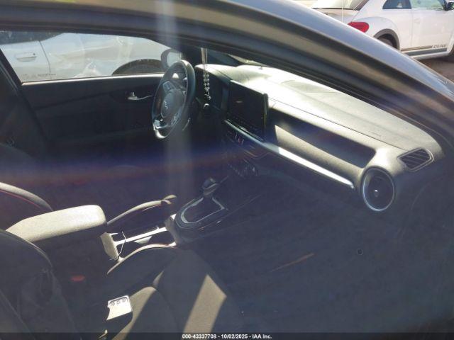 Kia Forte Gt Image 8