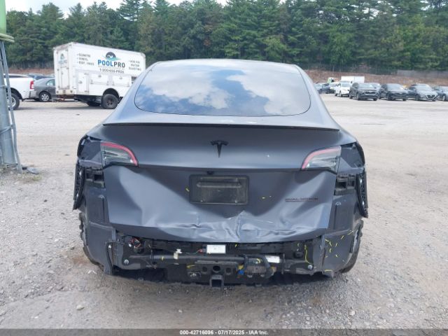 Tesla Model Y Image 18