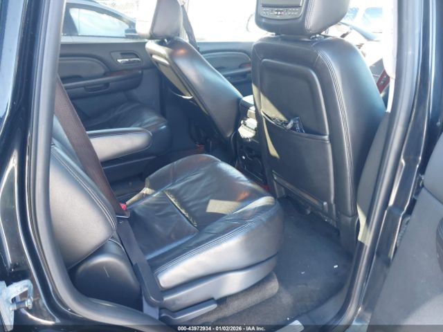 Cadillac Escalade Standard Image 4