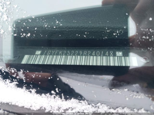 Cadillac Escalade Standard Image 7