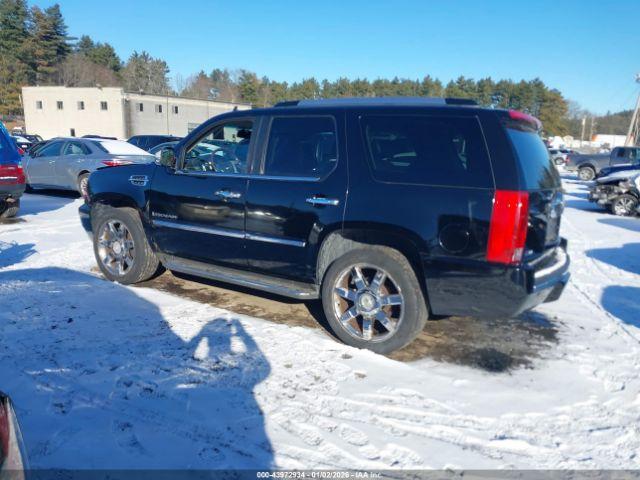 Cadillac Escalade Standard Image 8