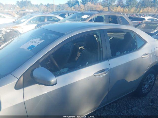 Toyota Corolla Le Image 10