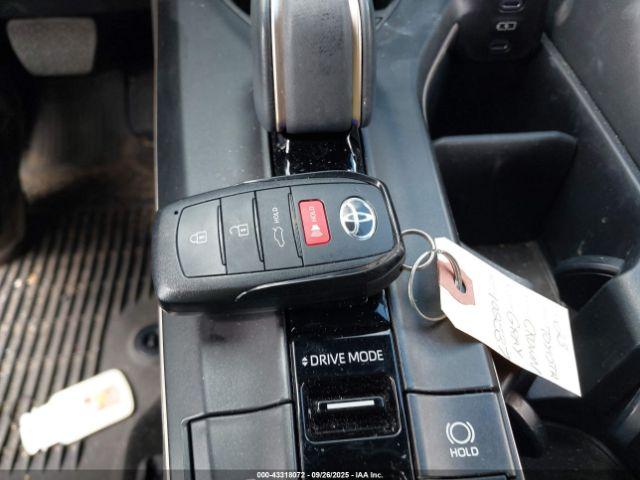 Toyota Crown Xle Image 6