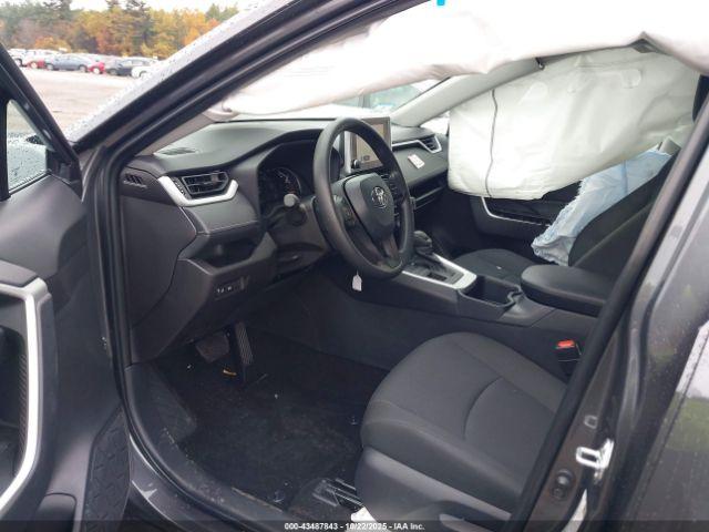 Toyota RAV4 Le Image 15