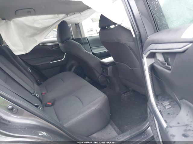 Toyota RAV4 Le Image 5