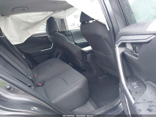 Toyota RAV4 Le Image 5