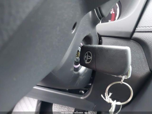 Toyota RAV4 Le Image 14