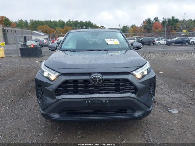 Toyota RAV4 Le Image 13