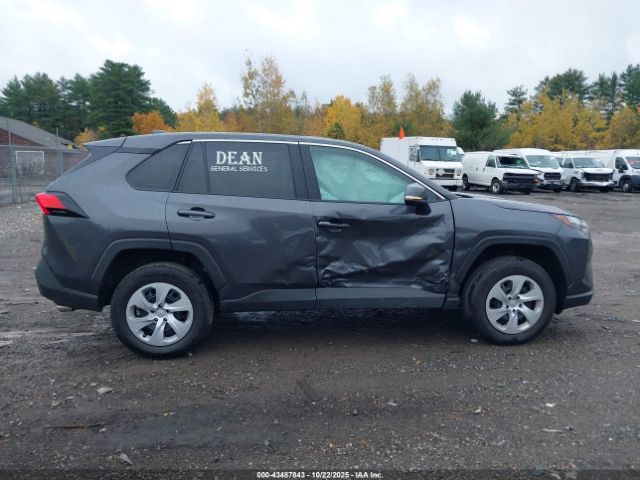 Toyota RAV4 Le Image 9