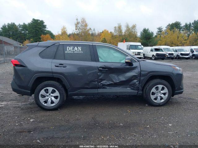 Toyota RAV4 Le Image 9