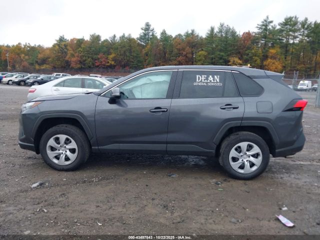 Toyota RAV4 Le Image 11