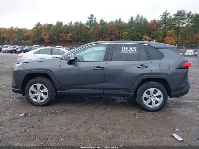 Toyota RAV4 Le Image 11