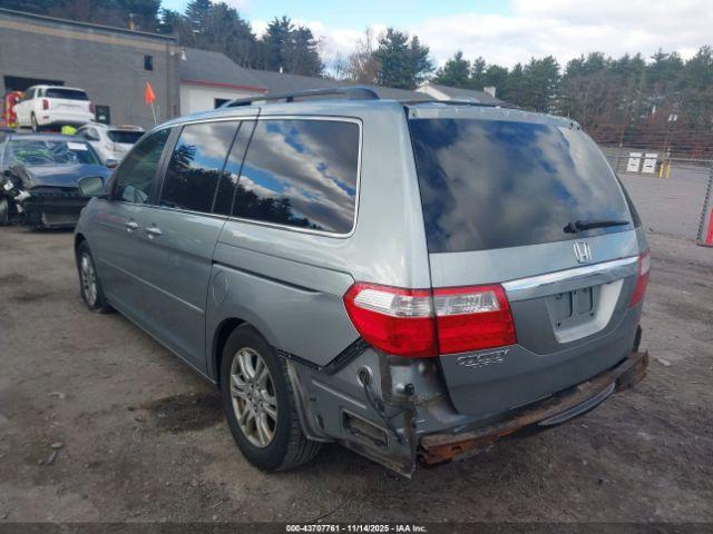 Honda Odyssey Touring Image 3