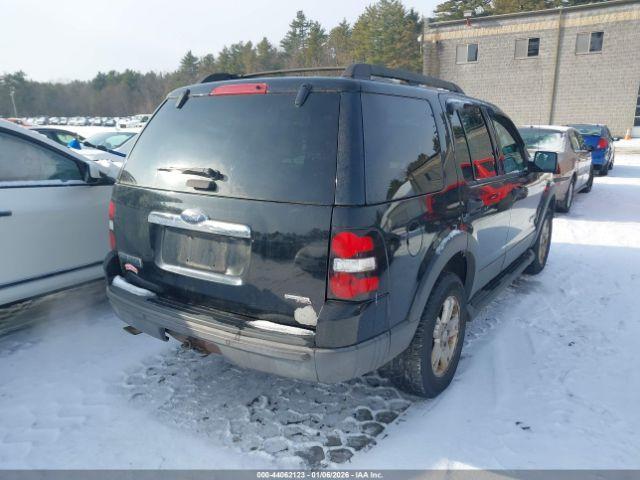 Ford Explorer Xlt Image 8