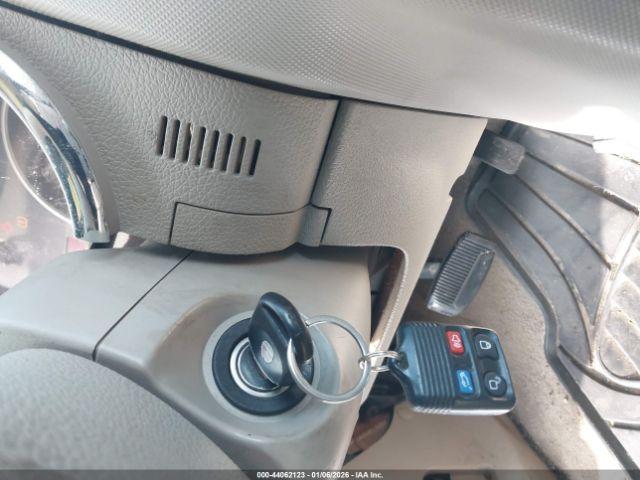 Ford Explorer Xlt Image 11