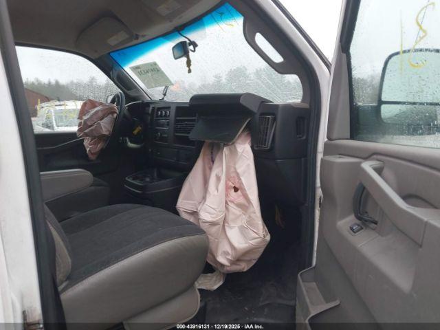 GMC Savana Work Van Image 5