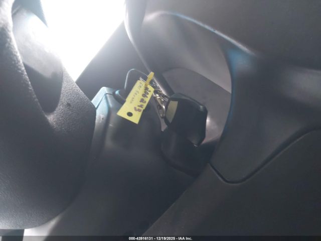 GMC Savana Work Van Image 15