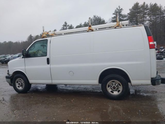 GMC Savana Work Van Image 9