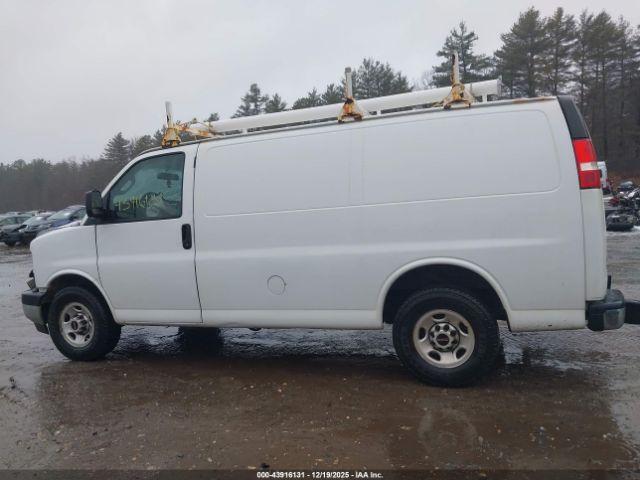 GMC Savana Work Van Image 9