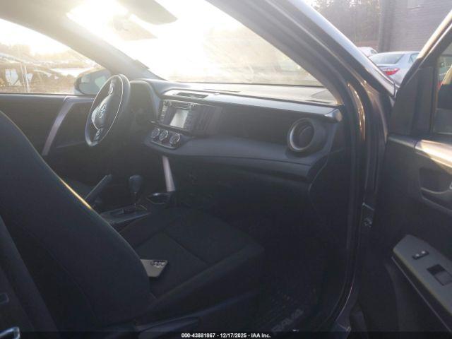 Toyota RAV4 Le Image 14