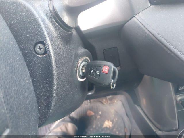 Toyota RAV4 Le Image 16