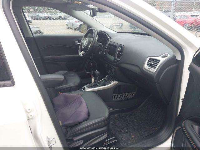 Jeep Compass Latitude 4x4 Image 12