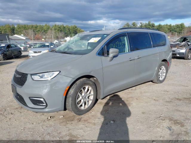 Chrysler Pacifica Touring L Image 4