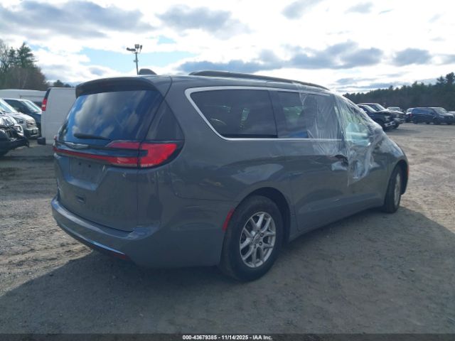 Chrysler Pacifica Touring L Image 3