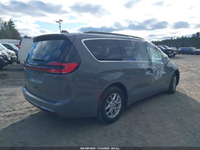 Chrysler Pacifica Touring L Image 3