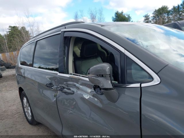 Chrysler Pacifica Touring L Image 10