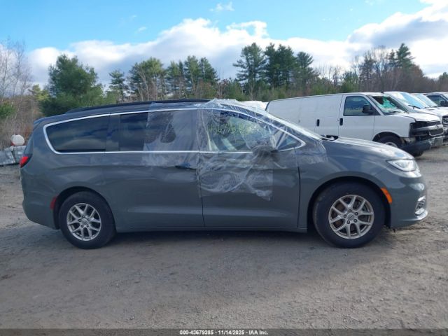 Chrysler Pacifica Touring L Image 12
