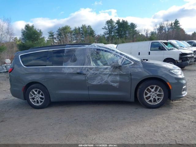 Chrysler Pacifica Touring L Image 12