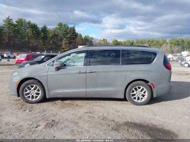 Chrysler Pacifica Touring L Image 15