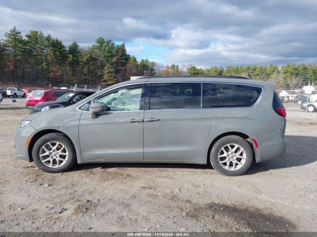Chrysler Pacifica Touring L Image 15