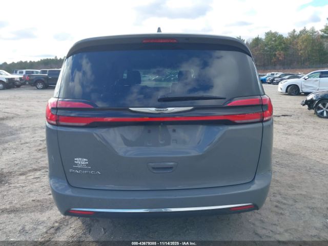 Chrysler Pacifica Touring L Image 14