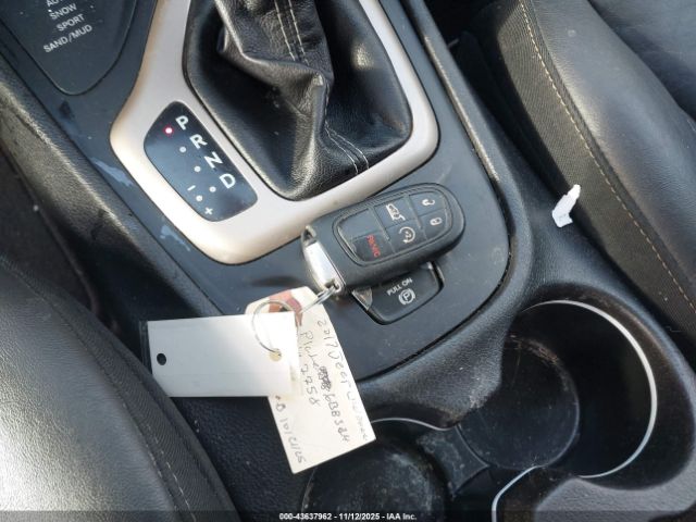 Jeep Cherokee Limited 4x4 Image 6