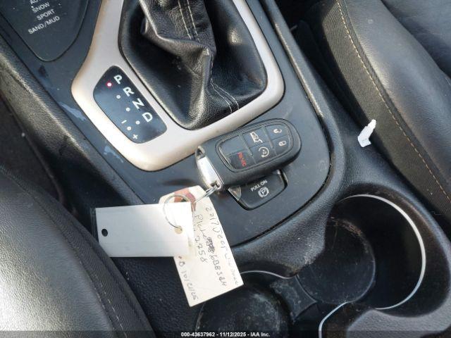 Jeep Cherokee Limited 4x4 Image 6