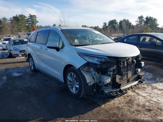  Salvage Toyota Sienna