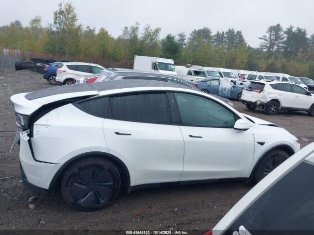 Tesla Model Y Image 15
